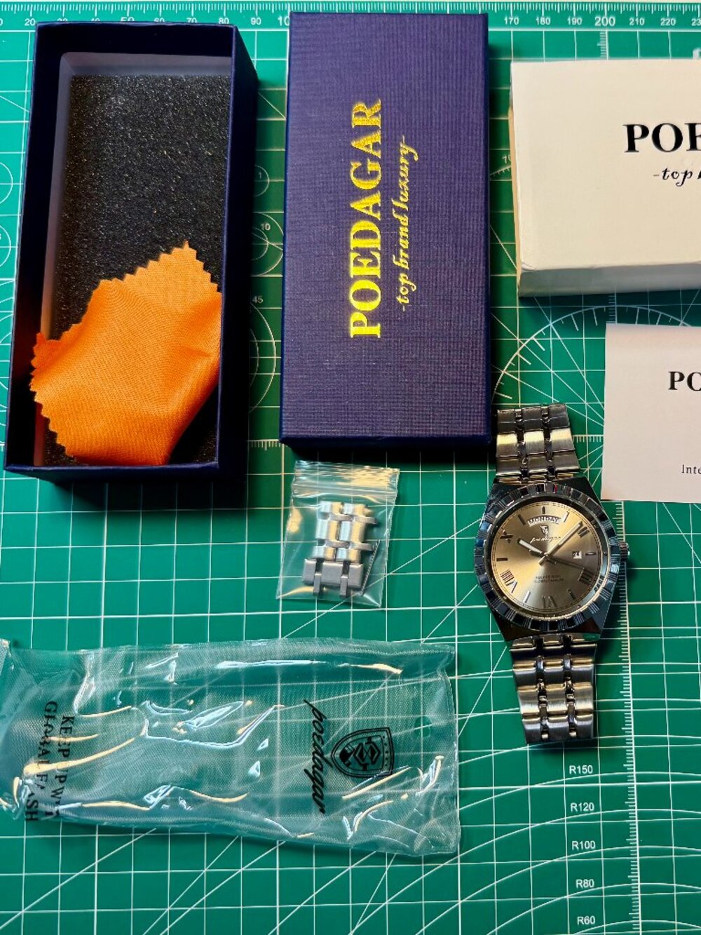 Poedagar Day Date Watch Quartz Silver Grey